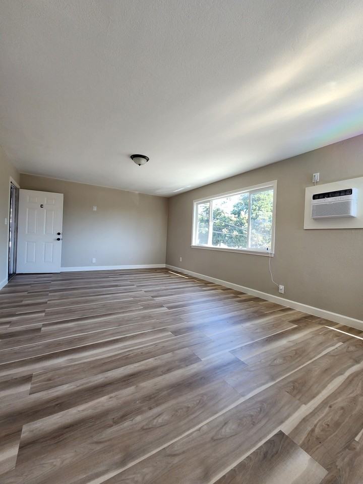 64th Avenue Pl #C - Photo 3 of 32