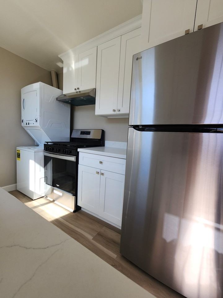 64th Avenue Pl #C - Photo 7 of 32