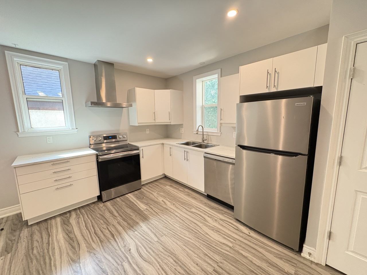 200 Holton Ave S - Photo 2 of 20