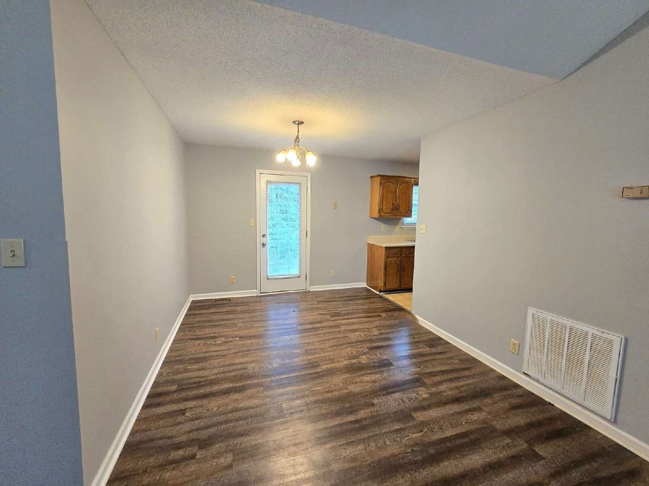 572 Danielle Dr - Photo 4 of 20