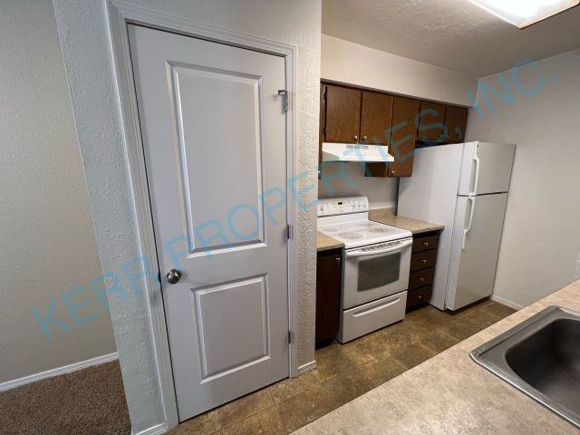 1416 Ne Paropa Ct - Photo 5 of 11