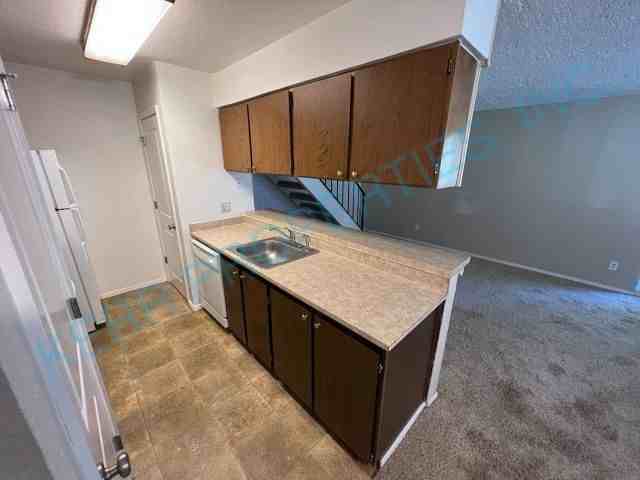 1416 Ne Paropa Ct - Photo 7 of 11