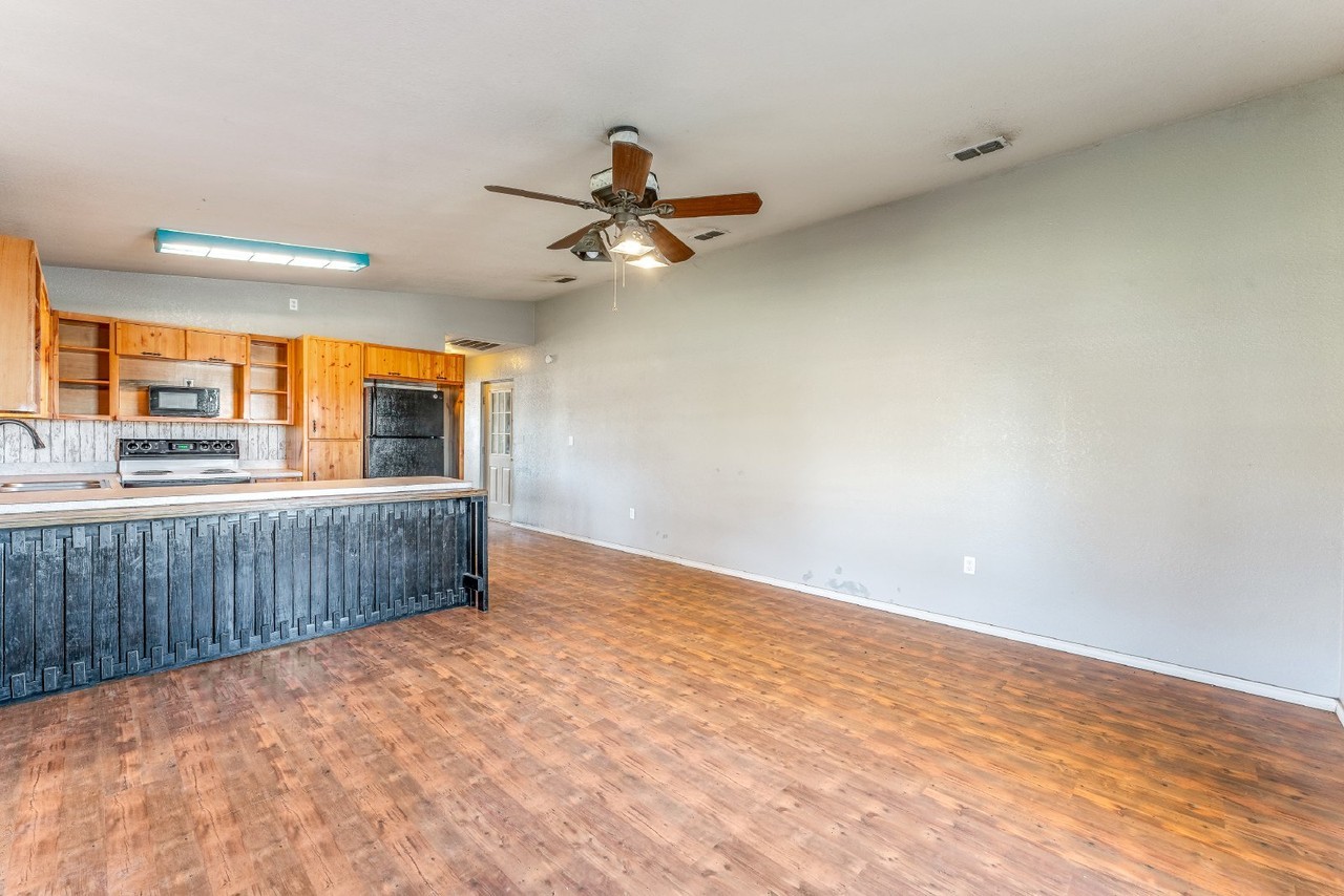 2061 County Road 371 - Photo 3 of 17