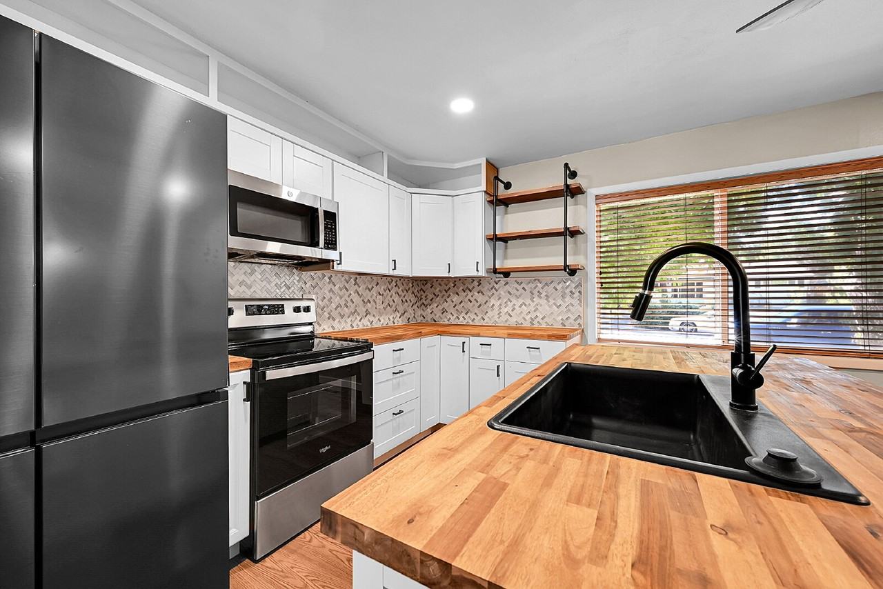 1605 Rosemont Dr - Photo 2 of 38