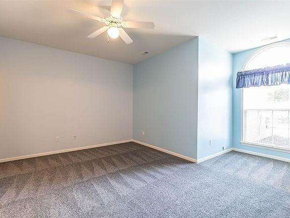 663 Worthington Dr - Photo 3 of 17