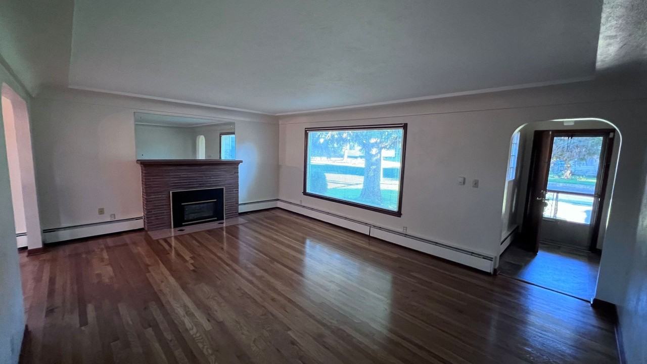 3727 East 24th Avenue