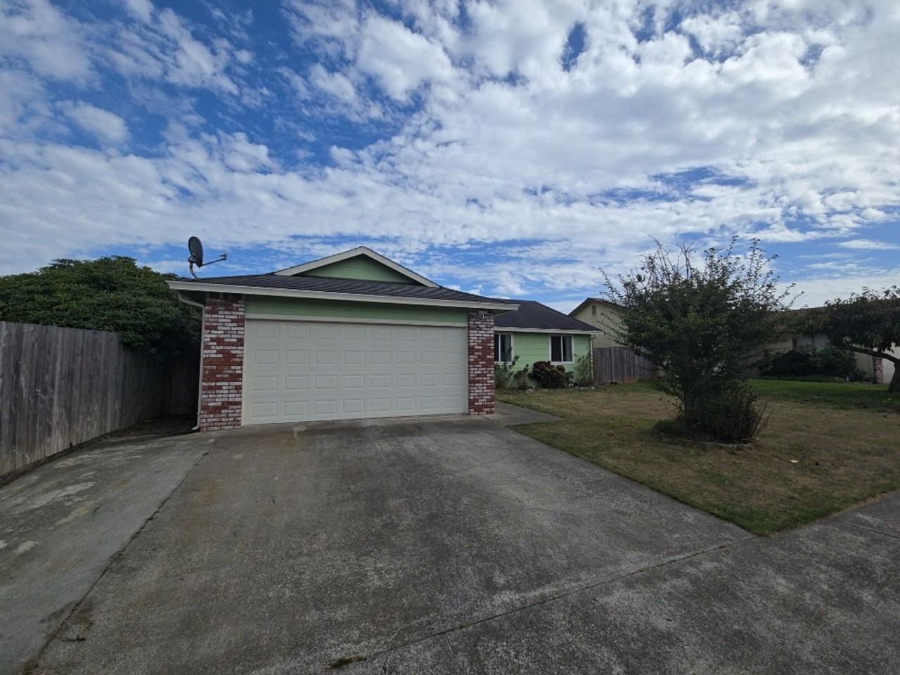 1779 Oakdale Dr - Photo 2 of 18