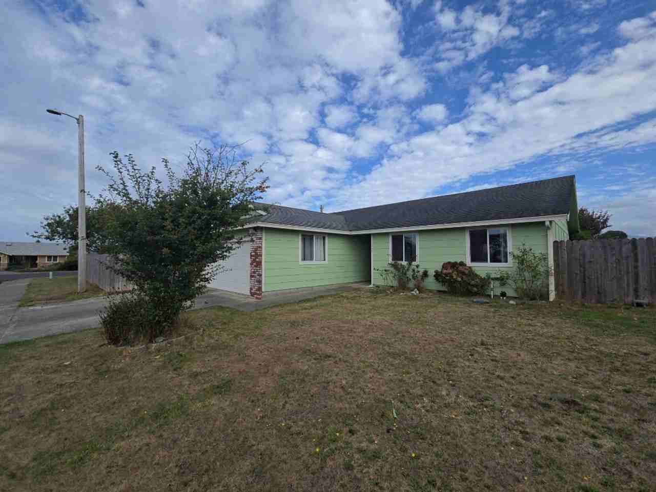 1779 Oakdale Dr - Photo 3 of 18