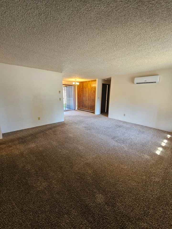 2235 Crater Lake Ave - Photo 4 of 19