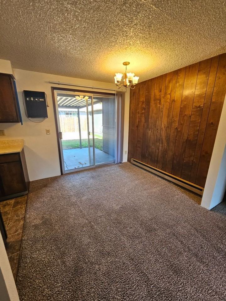 2235 Crater Lake Ave - Photo 5 of 19