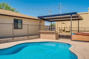 featured image of 720 E Lester St