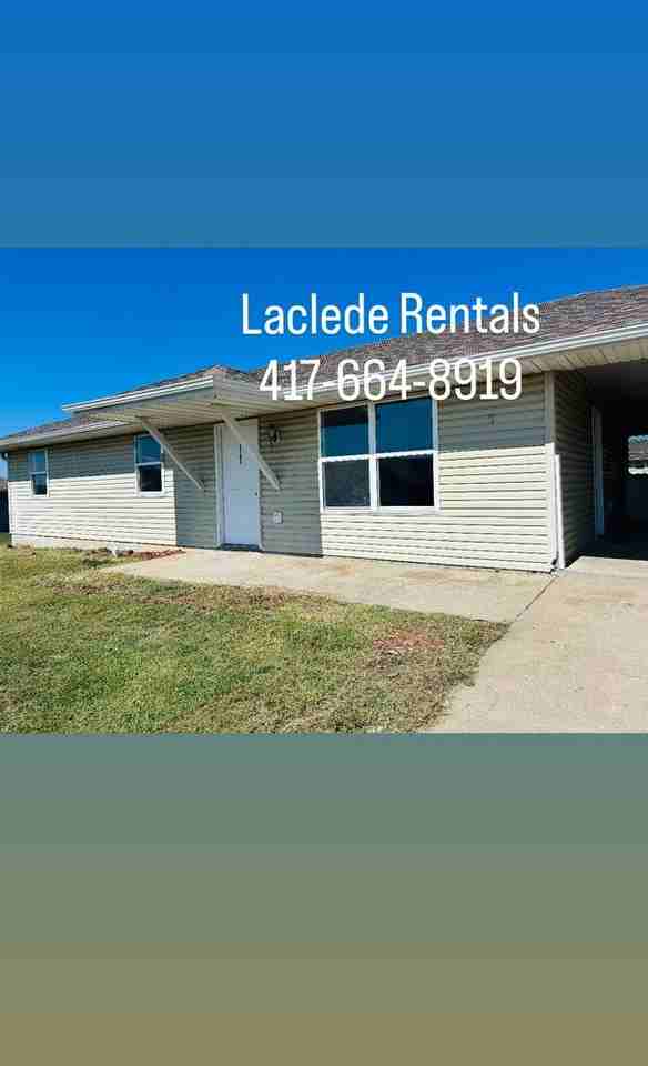 1121 Lake Dr - Photo 2 of 11