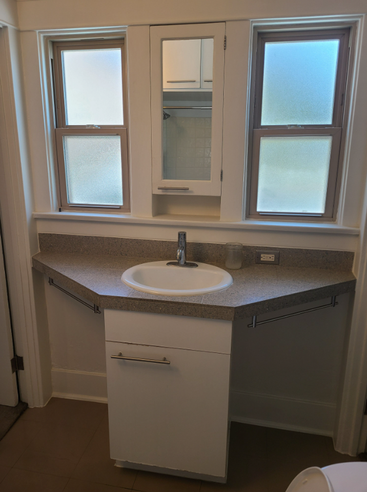 10th and Hughes ( 816 E. 10th St. & 815 E. Hughes St. ) - Photo 5 of 36