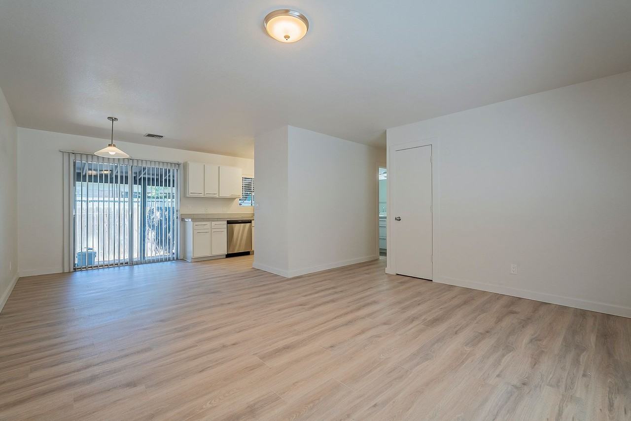 10th and Hughes ( 816 E. 10th St. & 815 E. Hughes St. ) - Photo 4 of 26