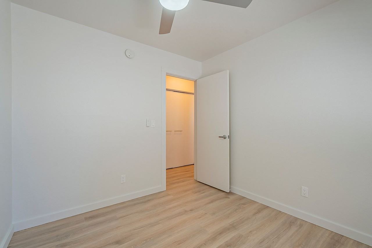 10th and Hughes ( 816 E. 10th St. & 815 E. Hughes St. ) - Photo 6 of 26