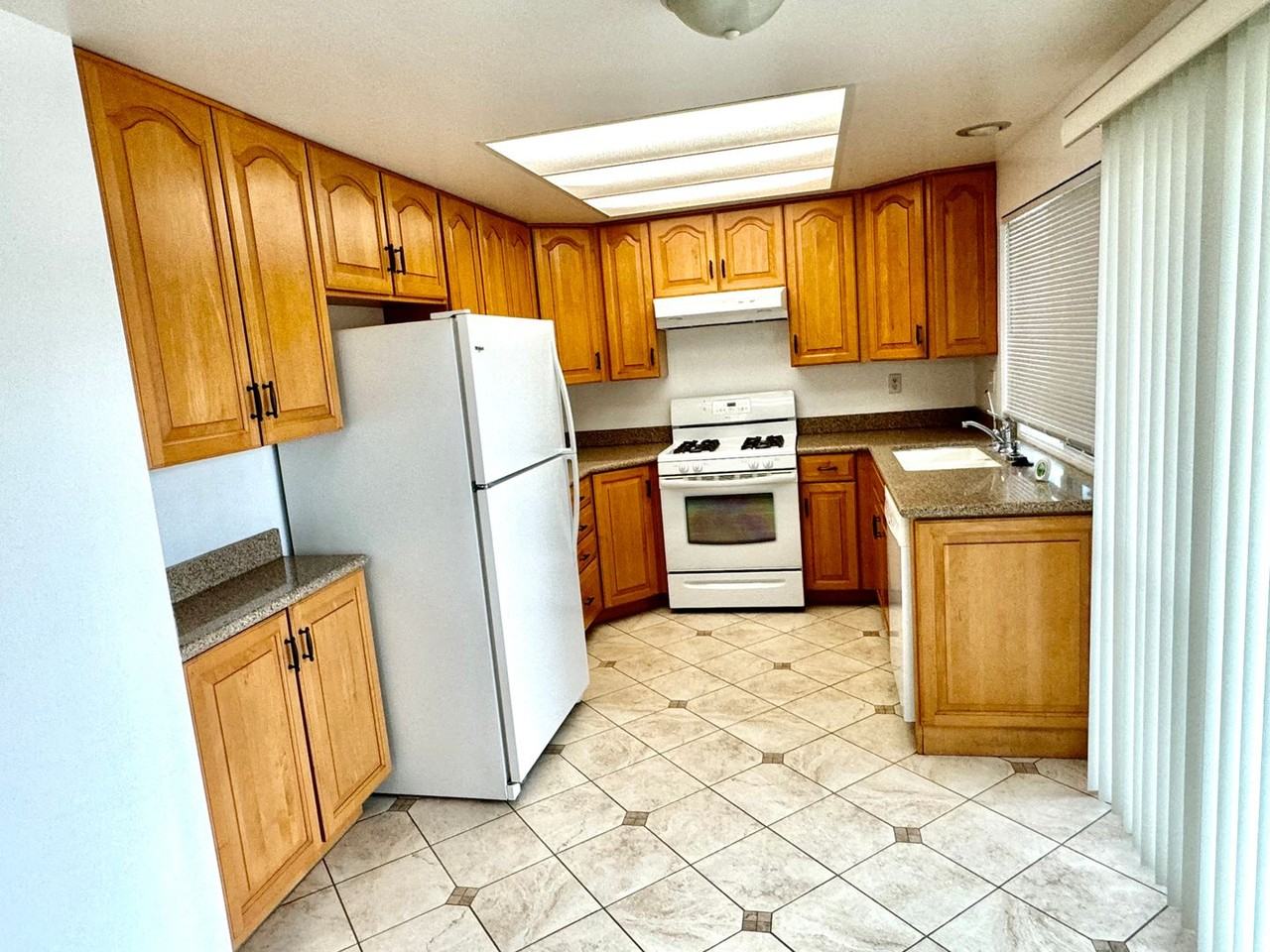 6630 Sora St - Photo 7 of 27