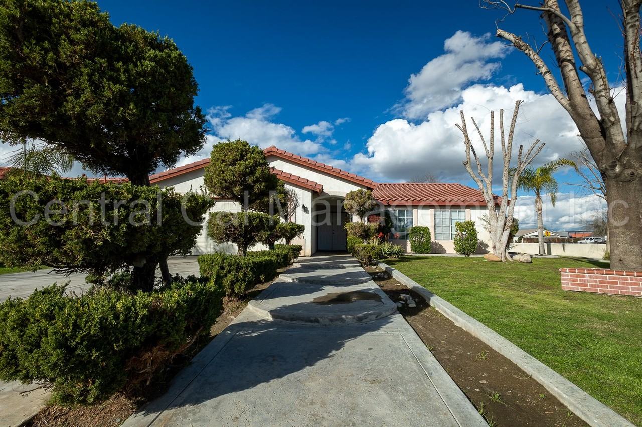 900 Lost Trail Way - Photo 2 of 32