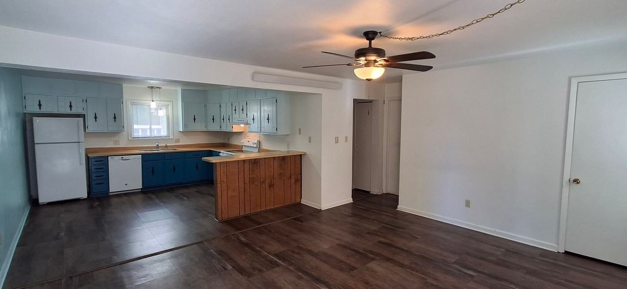 306 N 9th St #B4 - Photo 2 of 8