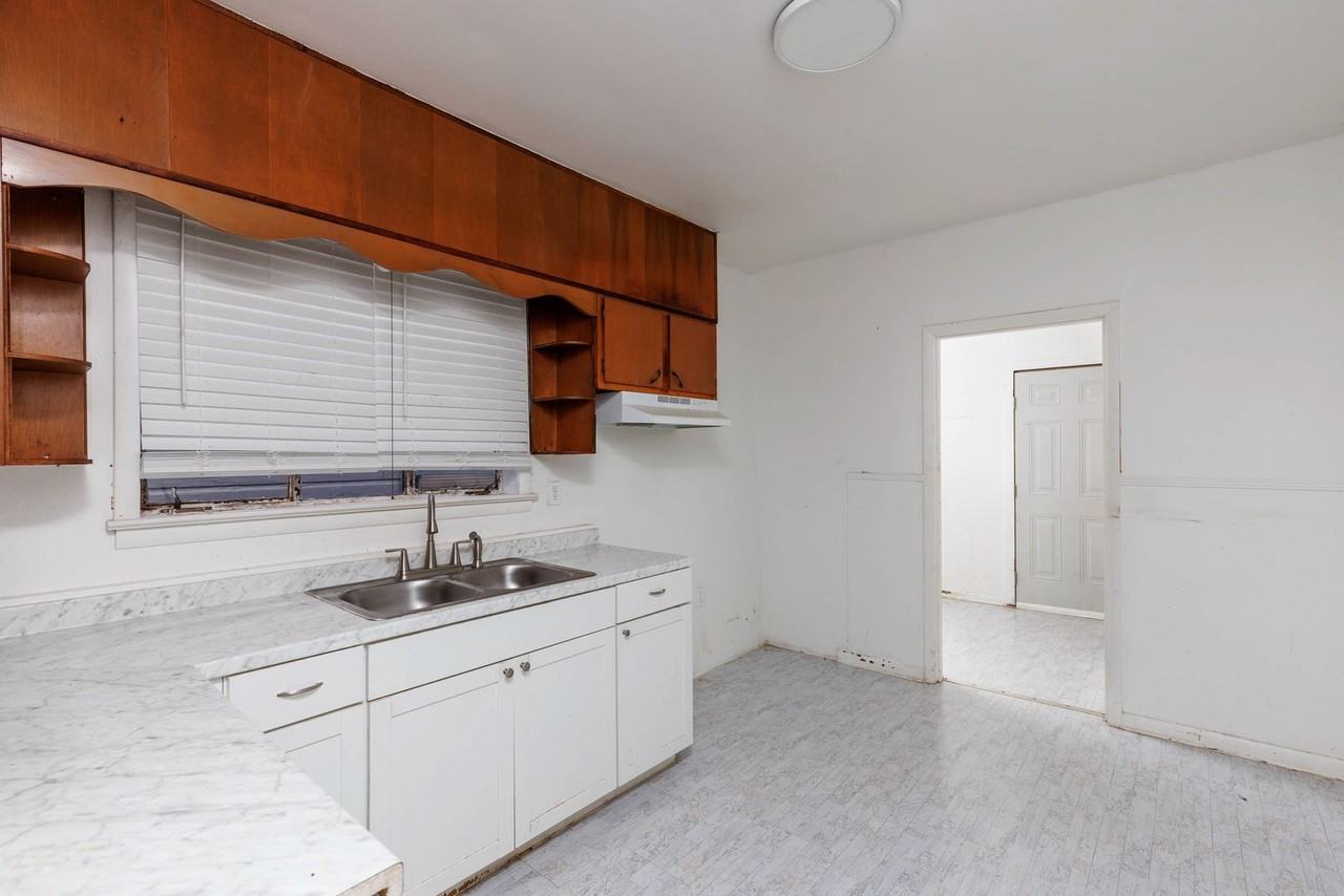 1306 Avenue R - Photo 3 of 22