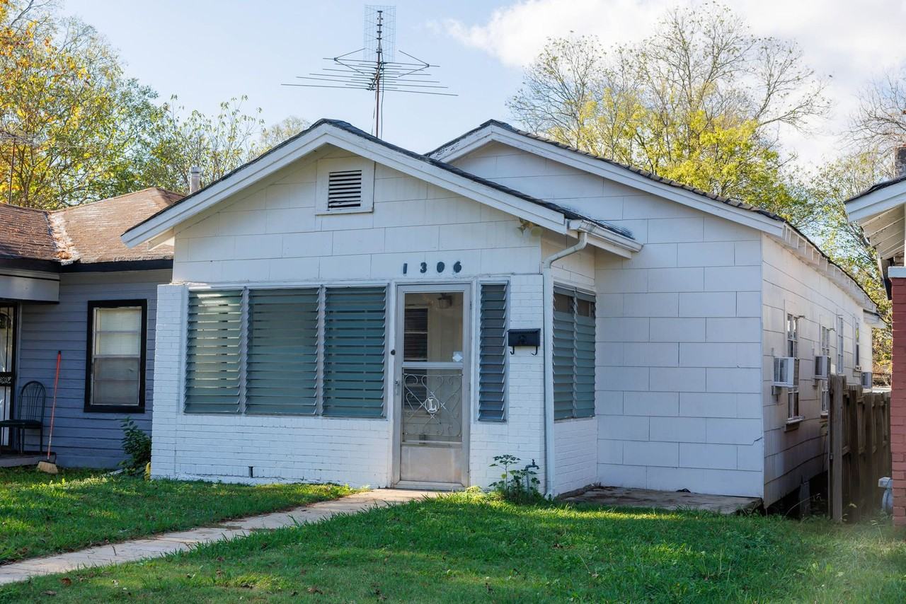 1306 Avenue R - Photo 4 of 22