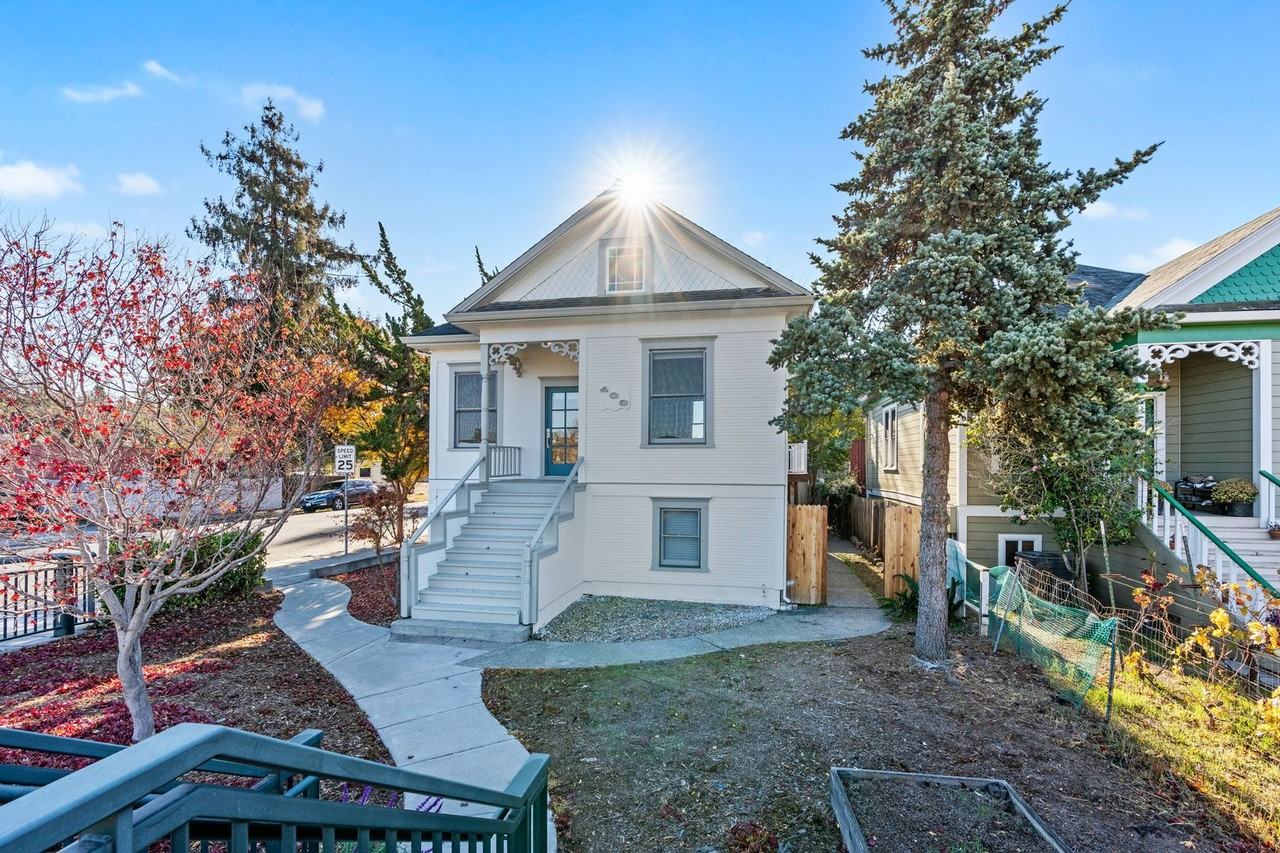 403 1st St - Photo 2 of 34