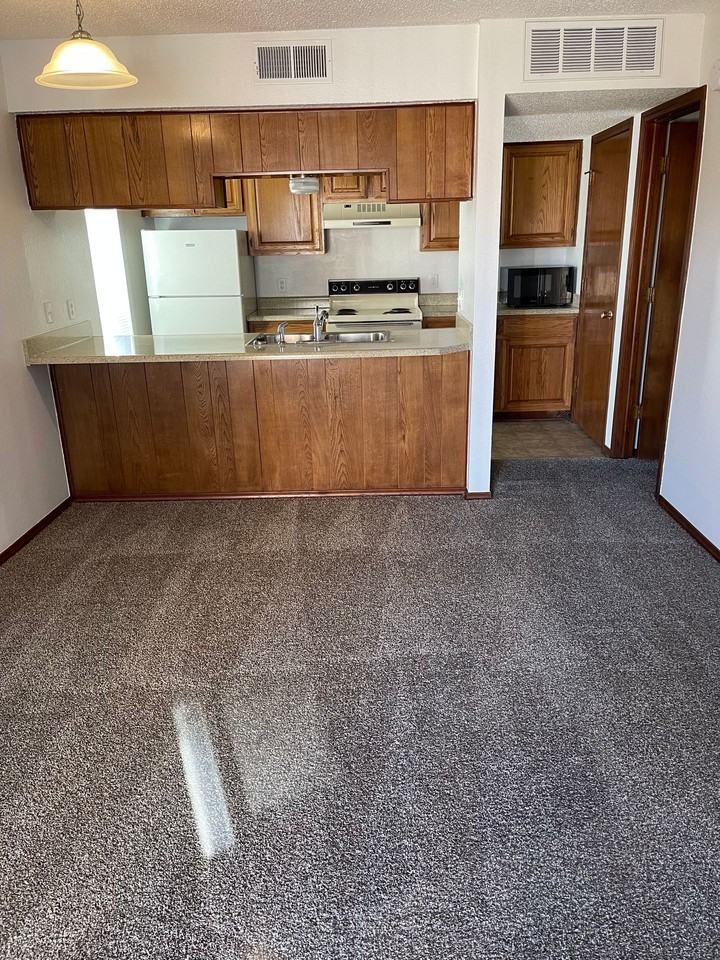 Crystal Pointe - Photo 3 of 7