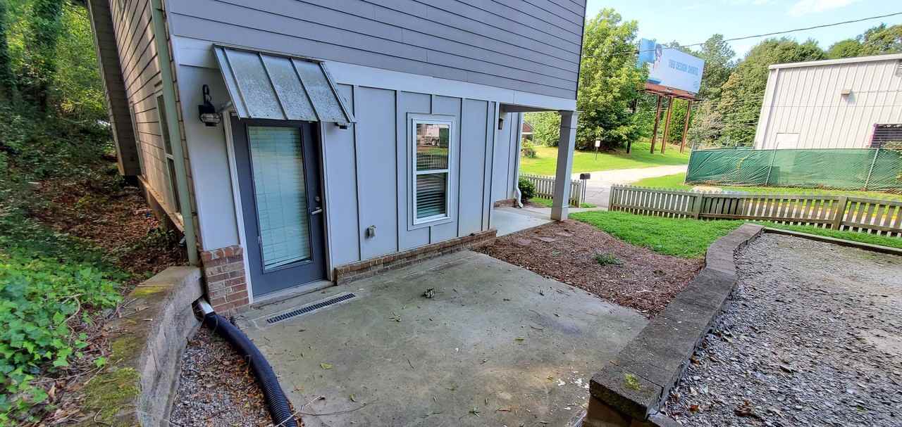 424 Georgia Dr - Photo 2 of 15