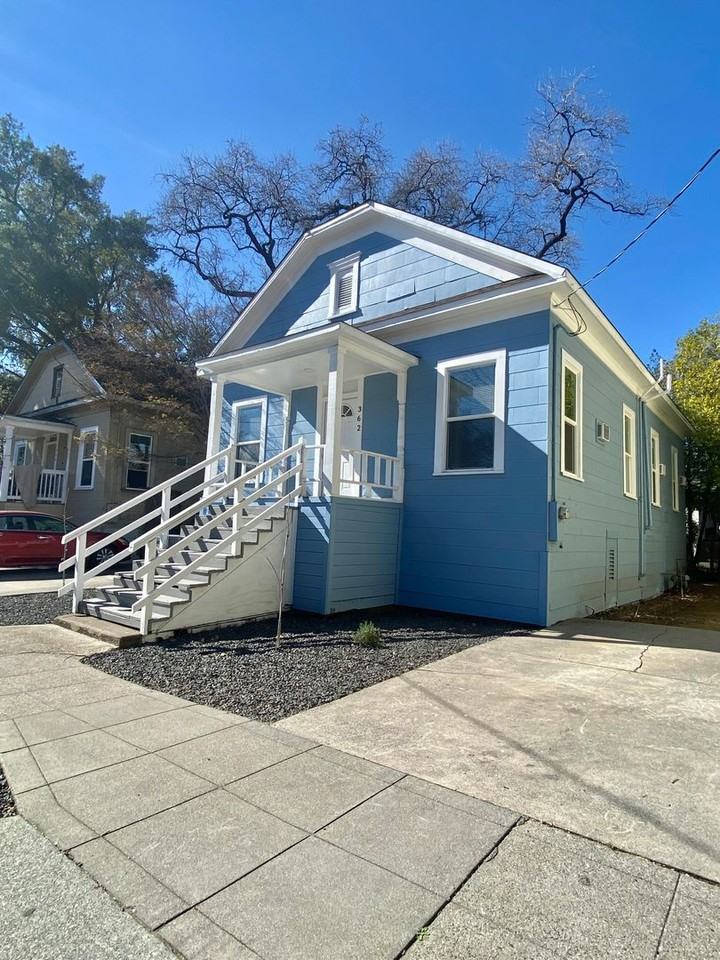 362 E 3rd St - Photo 2 of 18