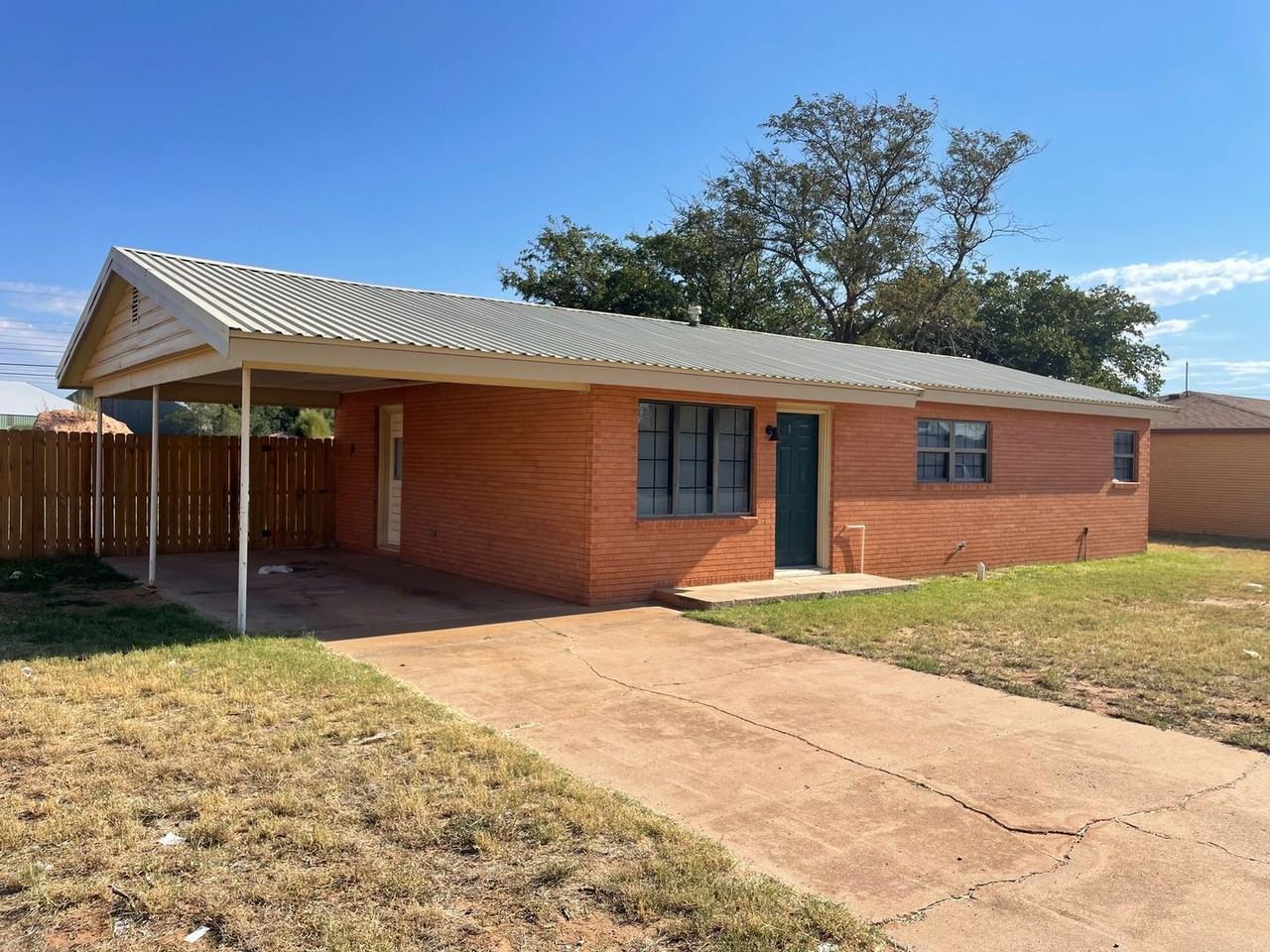 104 Chicago Dr - Photo 3 of 17