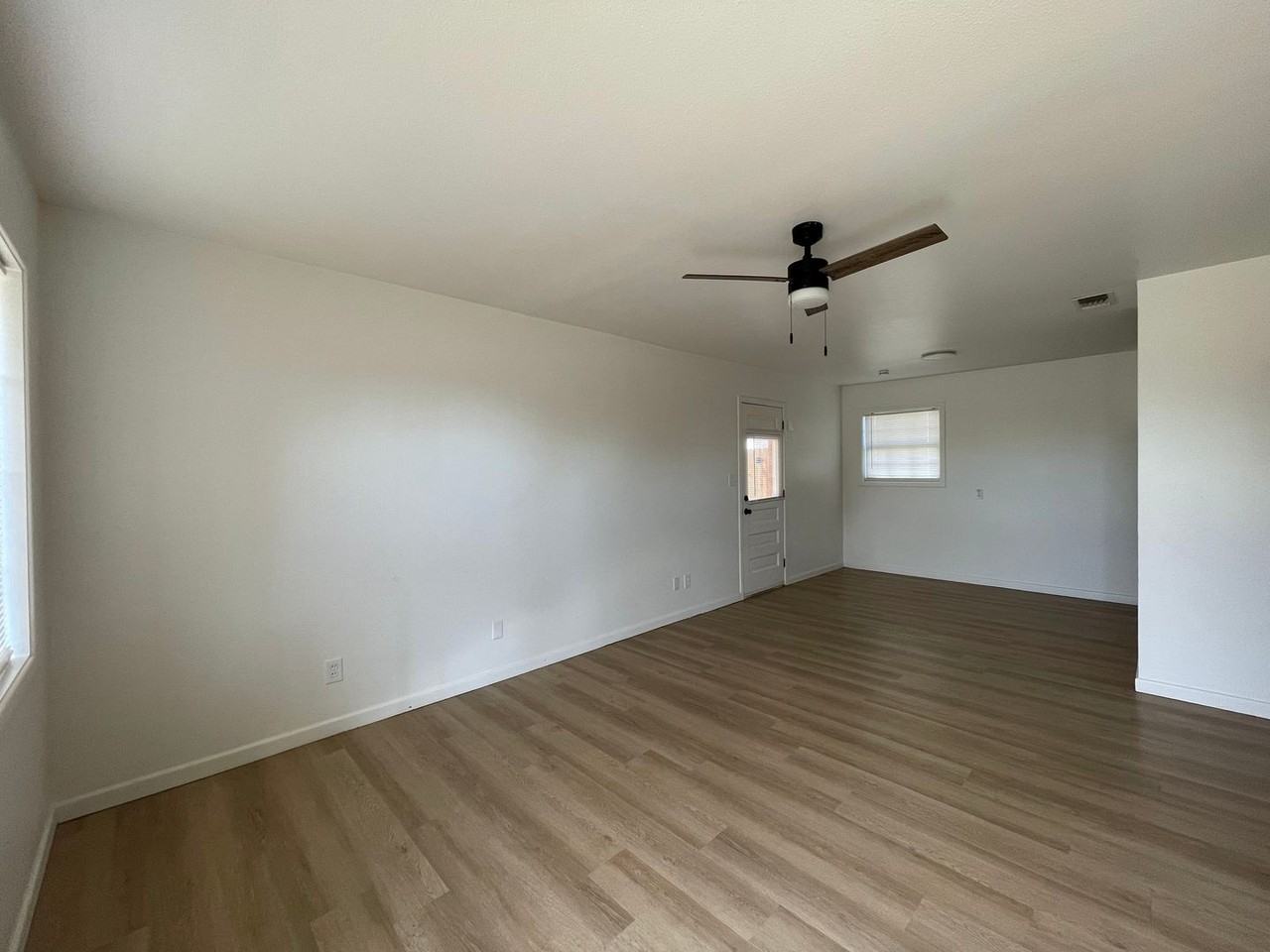 104 Chicago Dr - Photo 4 of 17