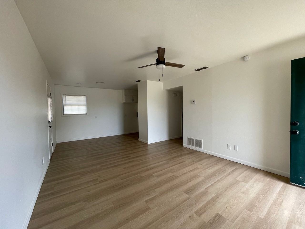 104 Chicago Dr - Photo 5 of 17