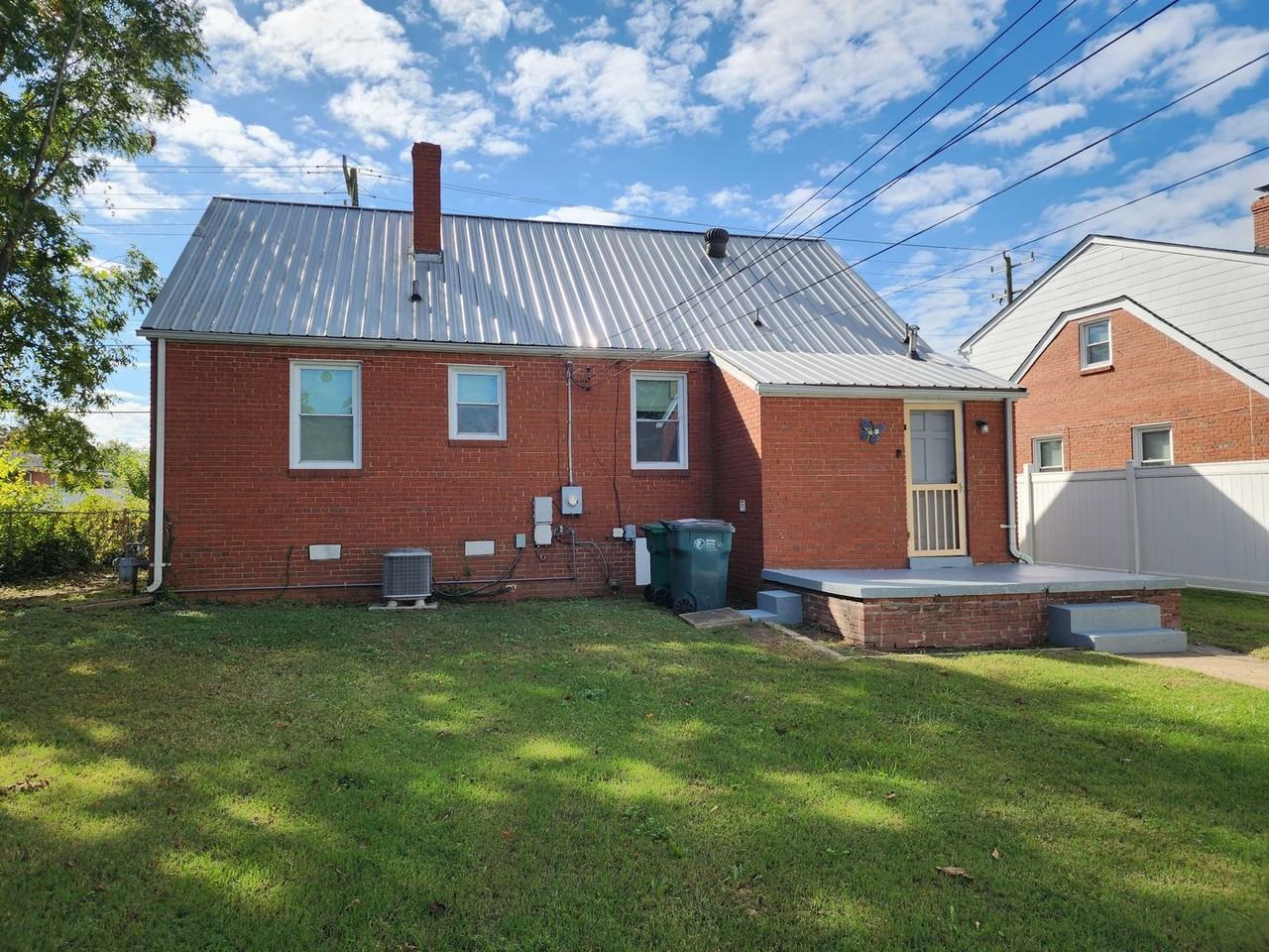 2320 Williamsburg Rd - Photo 2 of 8