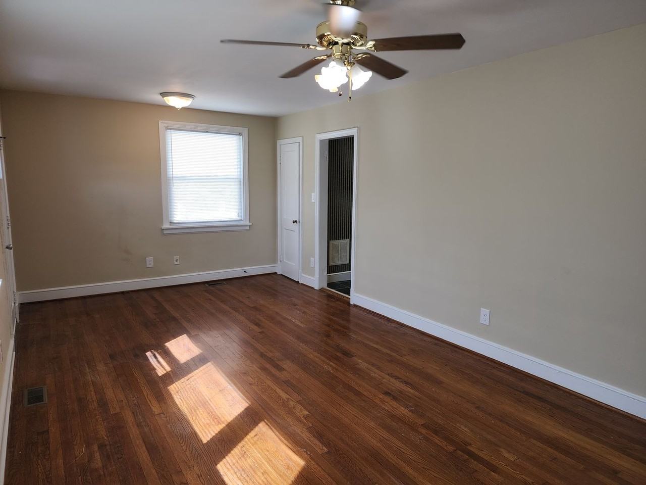 2320 Williamsburg Rd - Photo 5 of 8