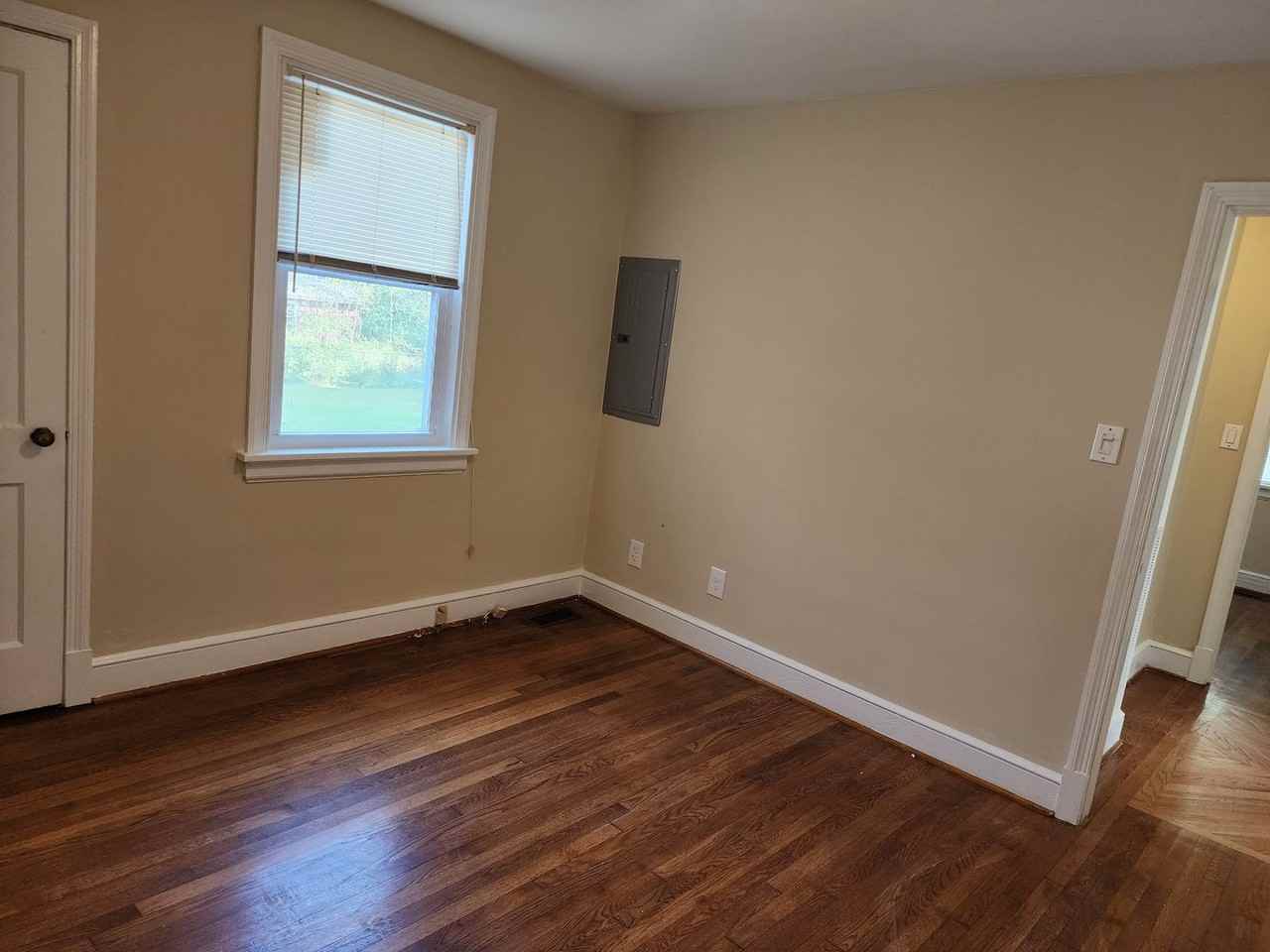 2320 Williamsburg Rd - Photo 6 of 8