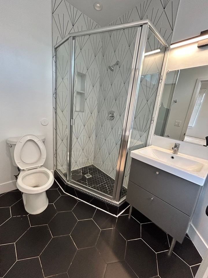 1334 W. 22nd St - Photo 2 of 10