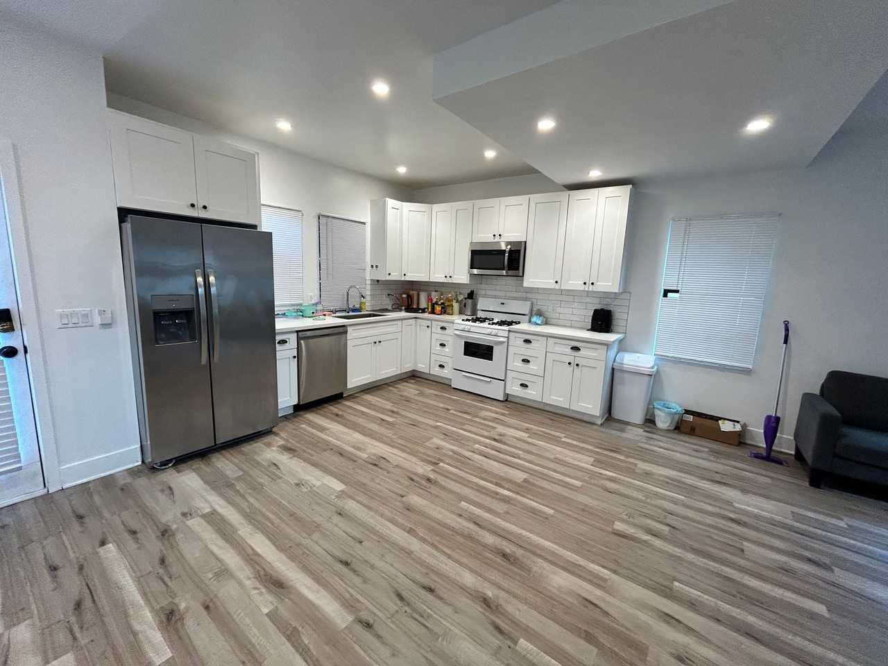 1334 W. 22nd St - Photo 5 of 10