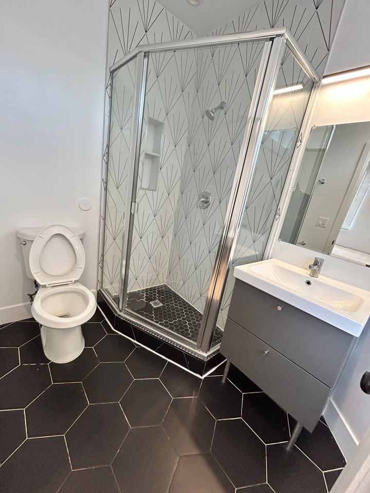 1334 W. 22nd St - Photo 7 of 10