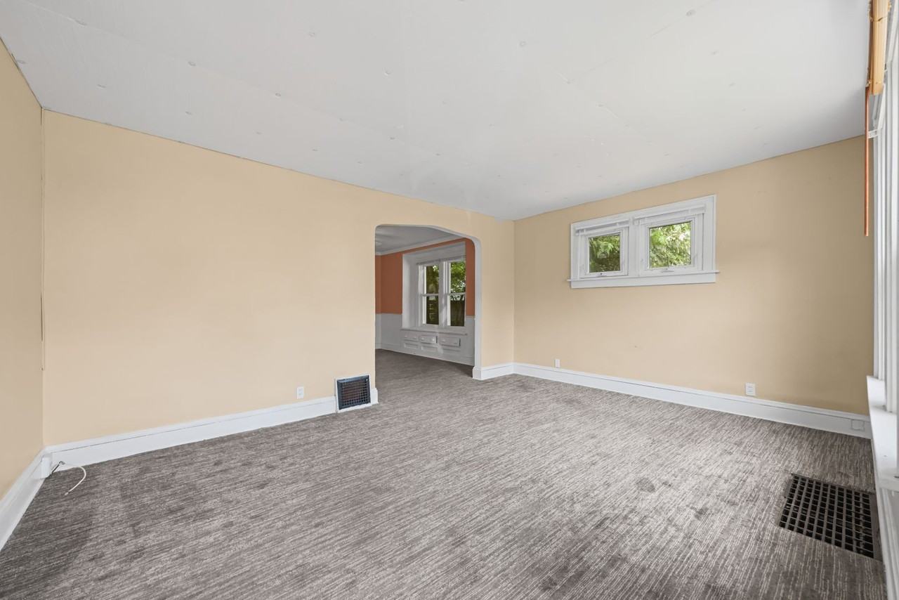 1242 Girard St - Photo 2 of 20