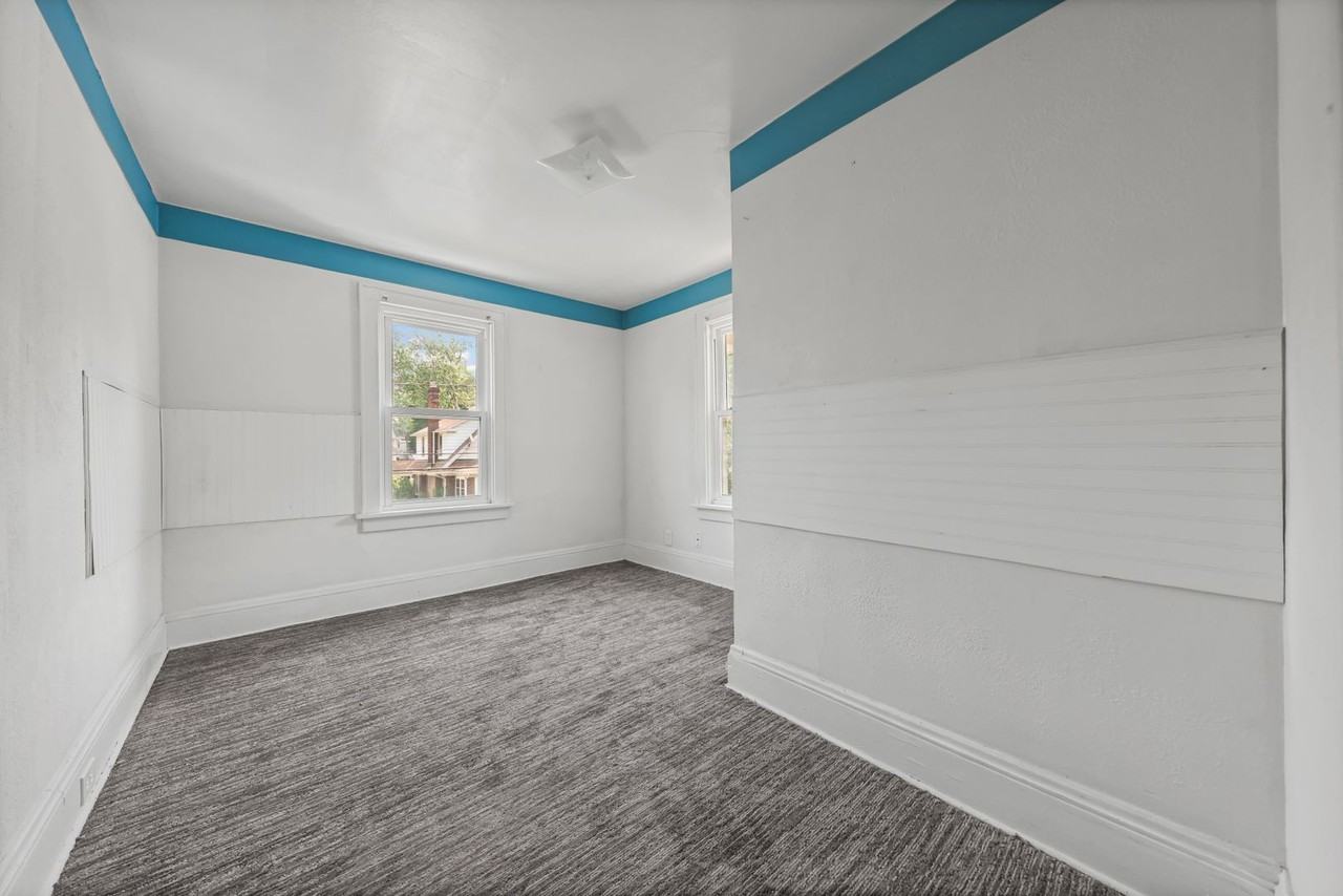 1242 Girard St - Photo 7 of 20