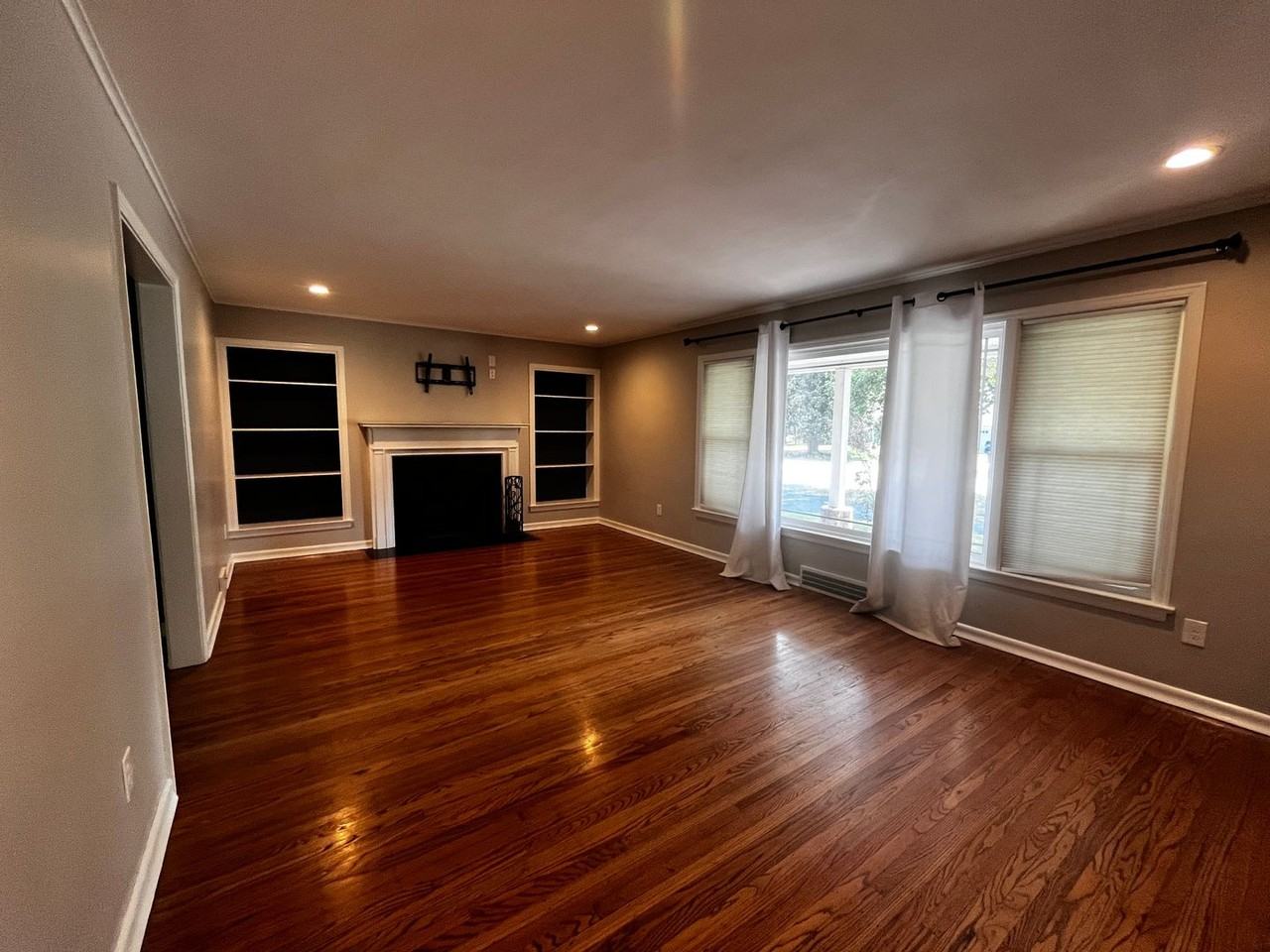 607 Southview Dr - Photo 2 of 21