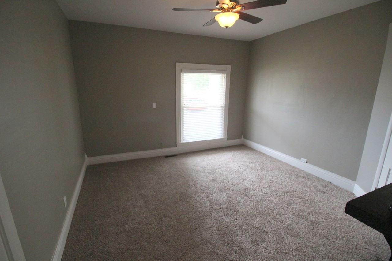 504 Warnock St - Photo 3 of 30