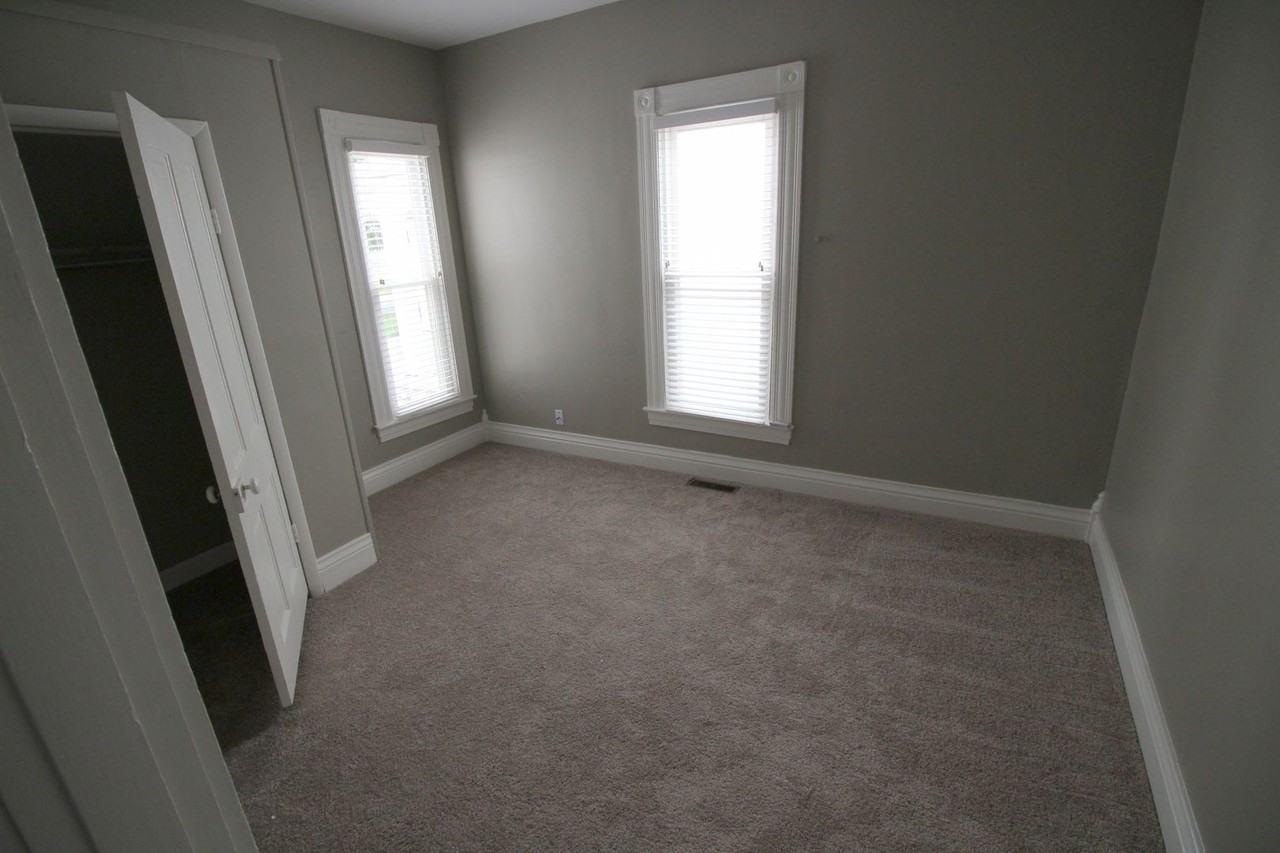 504 Warnock St - Photo 7 of 30