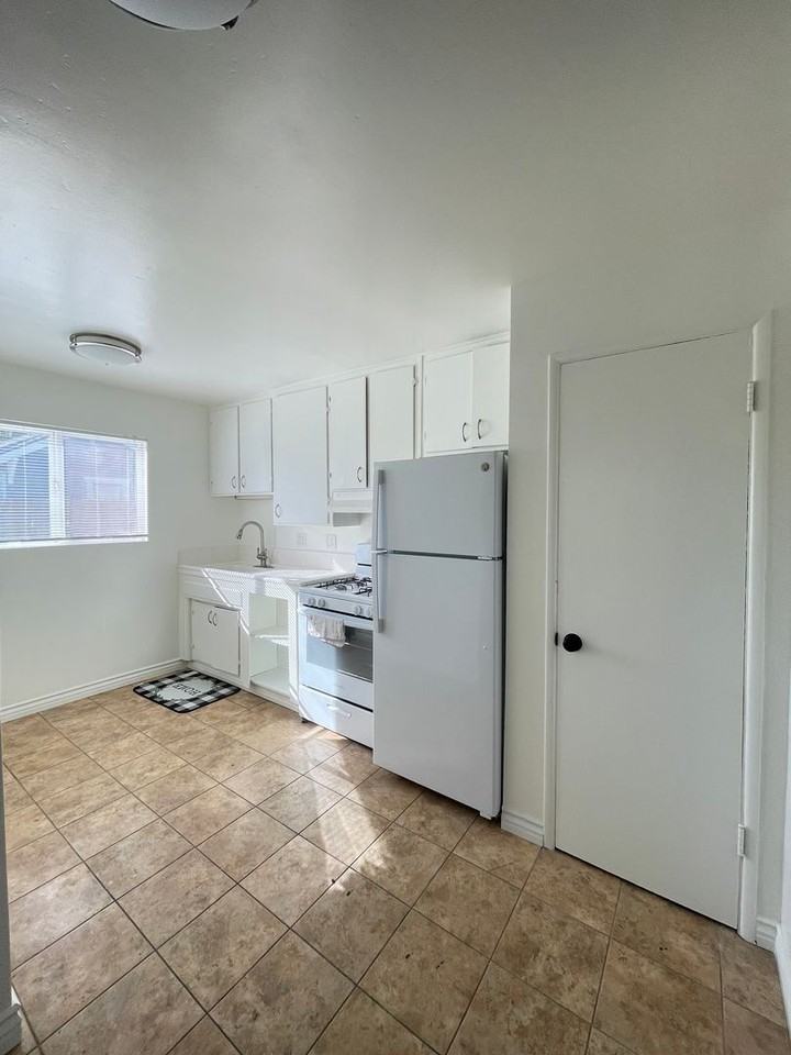 130 1/2 S M St #A - Photo 4 of 8