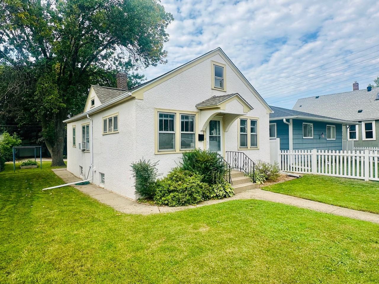 2742 Grand St Ne - Photo 2 of 19