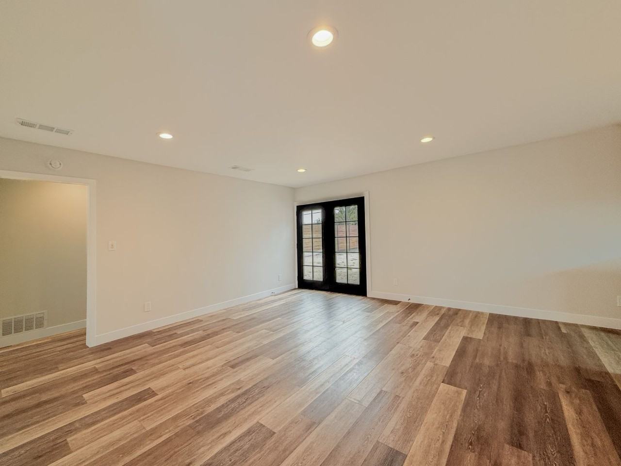 216 N 6th St - Photo 2 of 24