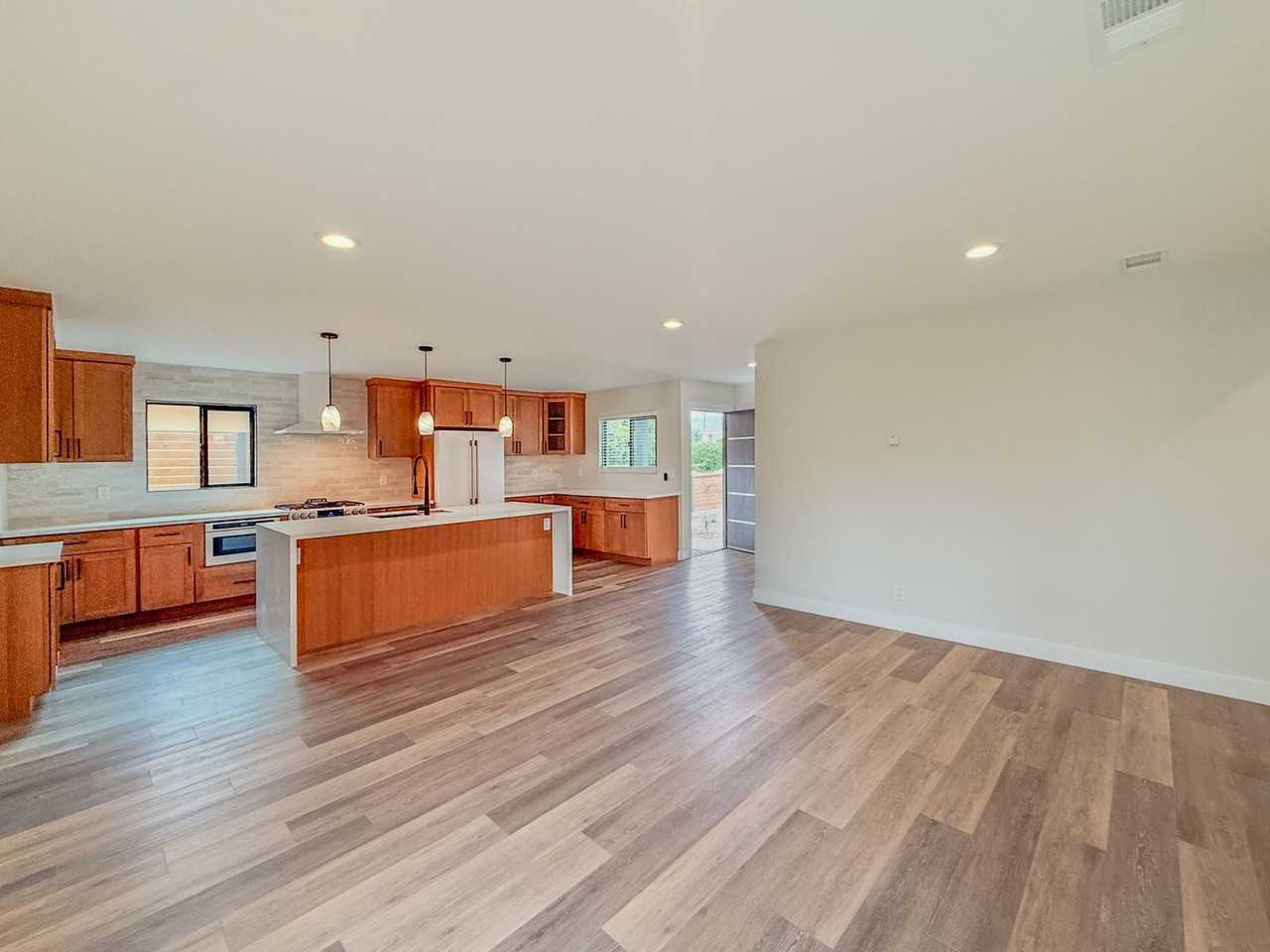 216 N 6th St - Photo 3 of 24