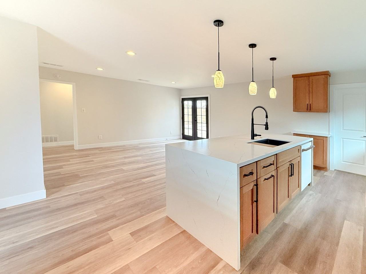 216 N 6th St - Photo 4 of 24