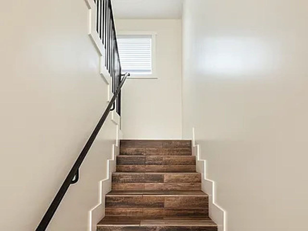 1462 W 28th St - Photo 4 of 27