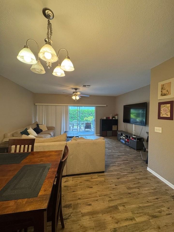 10063 Pacific Pines Ave - Photo 2 of 17