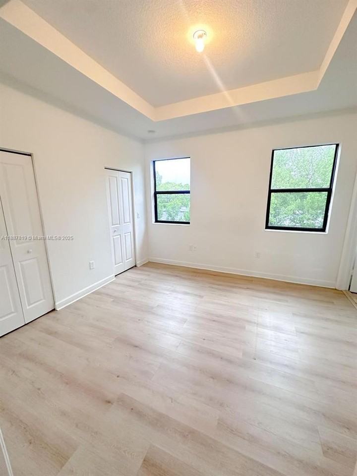 20634 Ne 2nd Ct - Photo 7 of 10